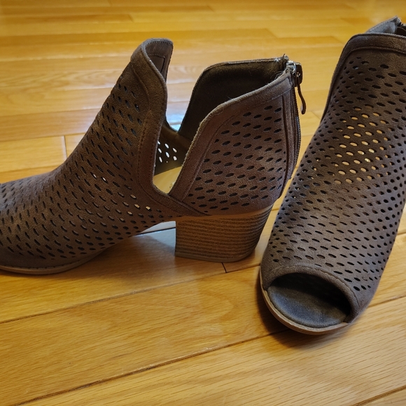 Bella Marie ankle booties - Picture 3 of 10